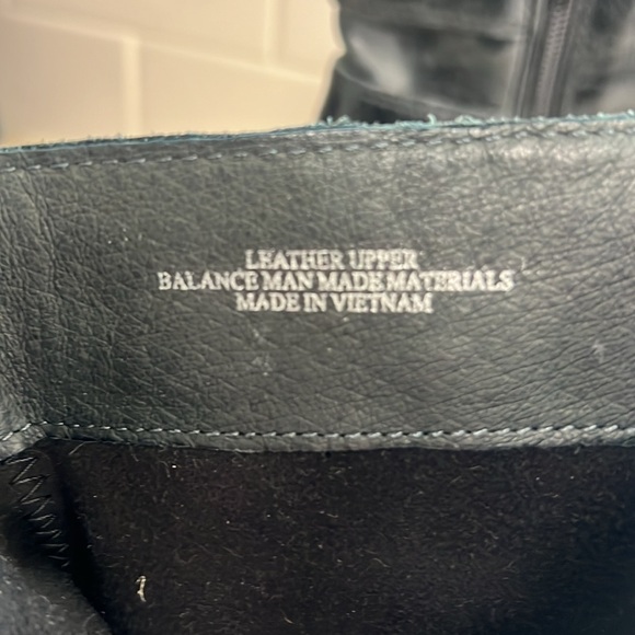 Woman’s born boot size 7 black - Picture 9 of 9